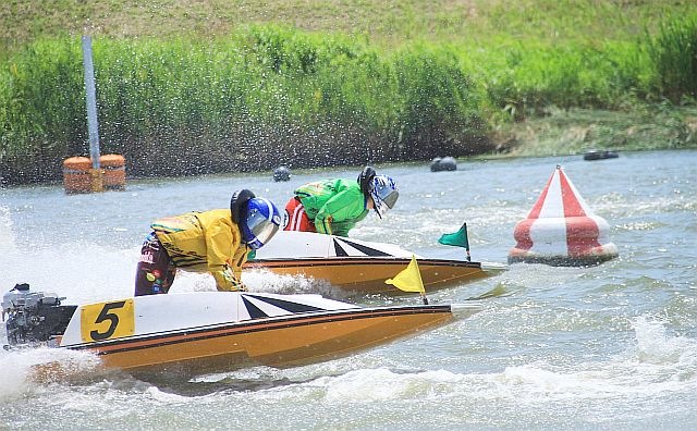 地元選手が不利なコースから出走するレース